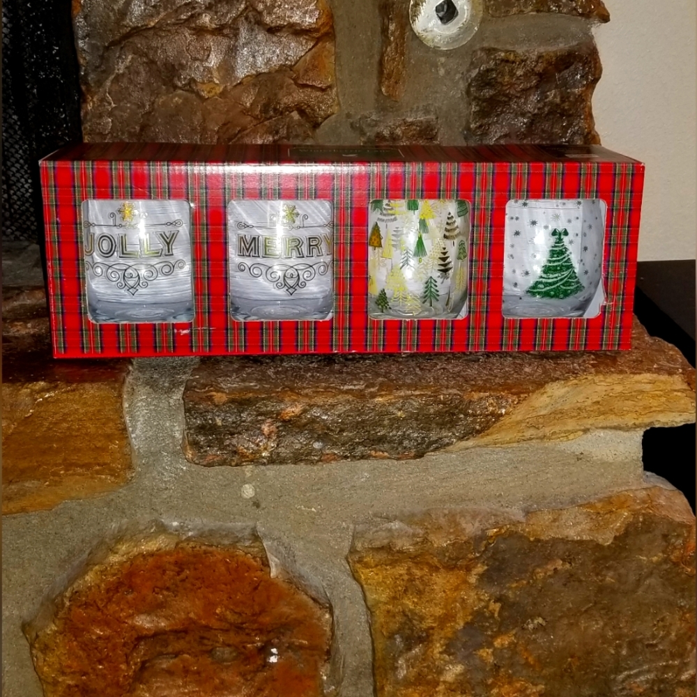 Winterberrie Wine Glasses